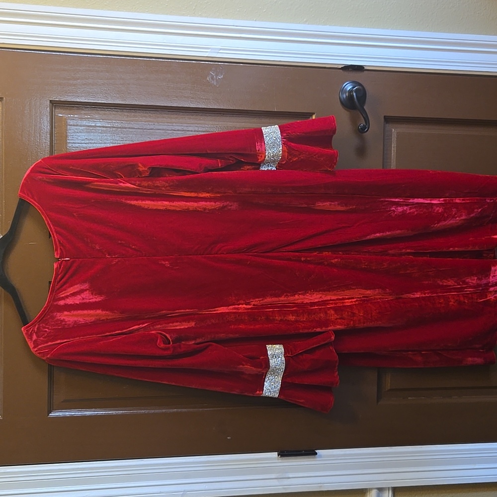 Midnight Velvet-Velvet red sheath dress with bell sleeves and rhinestones Sz 2X - Picture 8 of 9